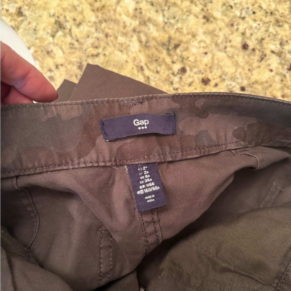 GAP Brown Camouflage Pants - Picture 5 of 5